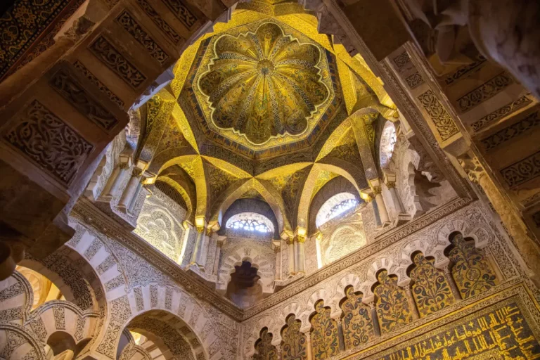 cupula interior mezquita cordoba tour guiado 768x512