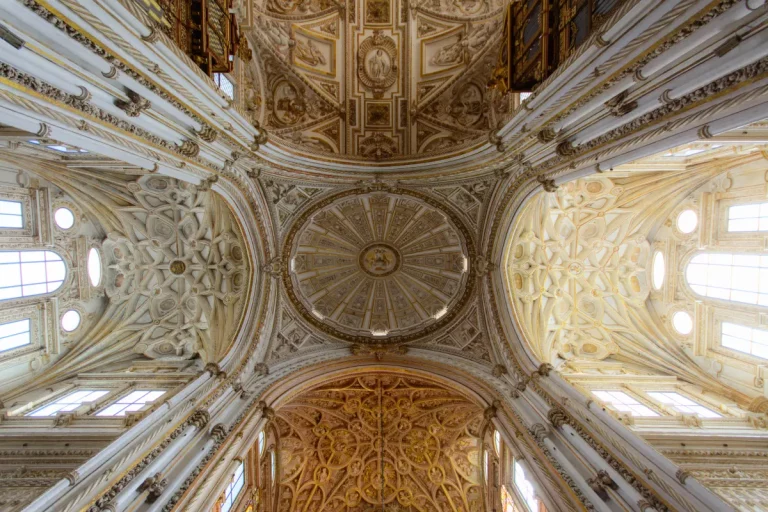 techo interior mezquita cordoba visita guiada 768x512