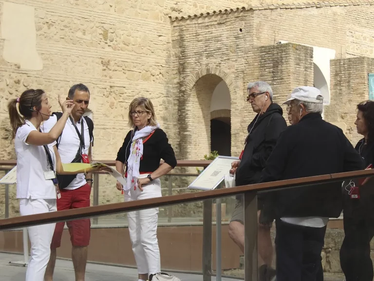 visita guiada alcazar y mezquita de cordoba 3 1 768x576