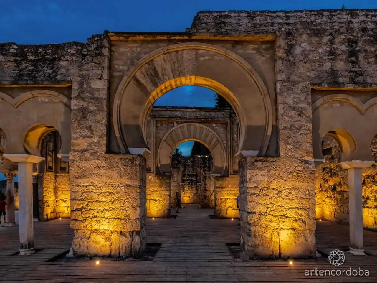 Visita nocturna a Medina Azahara