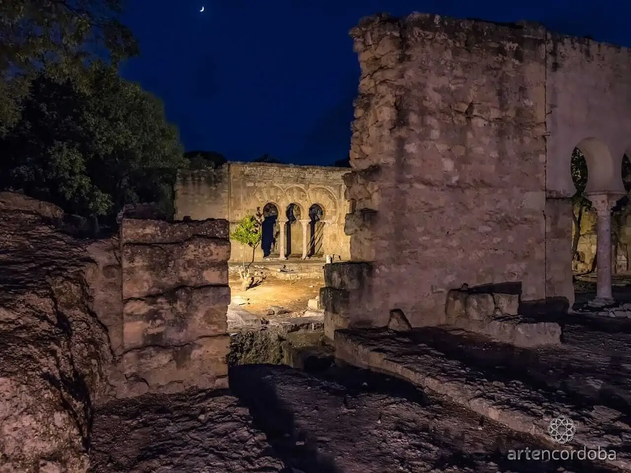 Visita nocturna a Medina Azahara